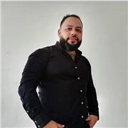 Empresario y líder de los programas de formación Gestión logística imparte estrategias de operaciones en la cadena de suministro